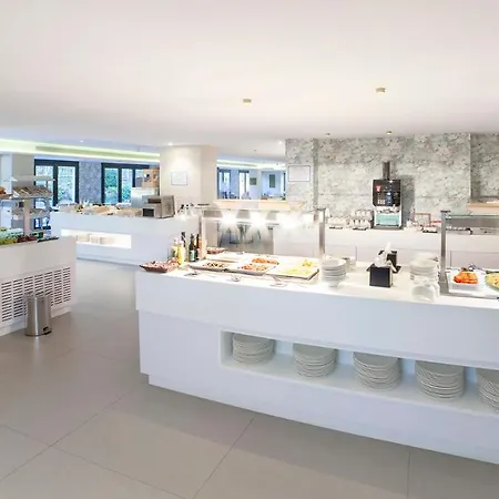 Alanda Hotel