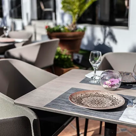 Alanda Hotel&wellness Hotell 5*